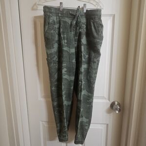 Old Navy Green Camo Ankle Pants